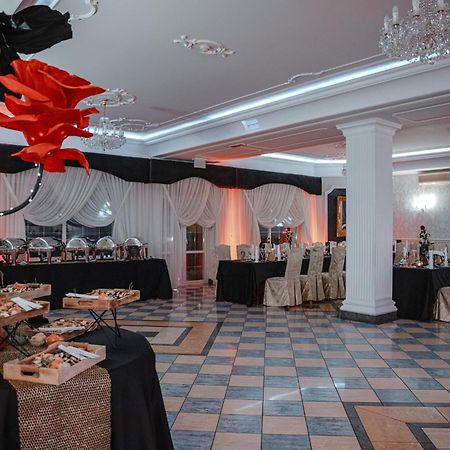Dwor Czarneckiego Hotell Porosły Eksteriør bilde