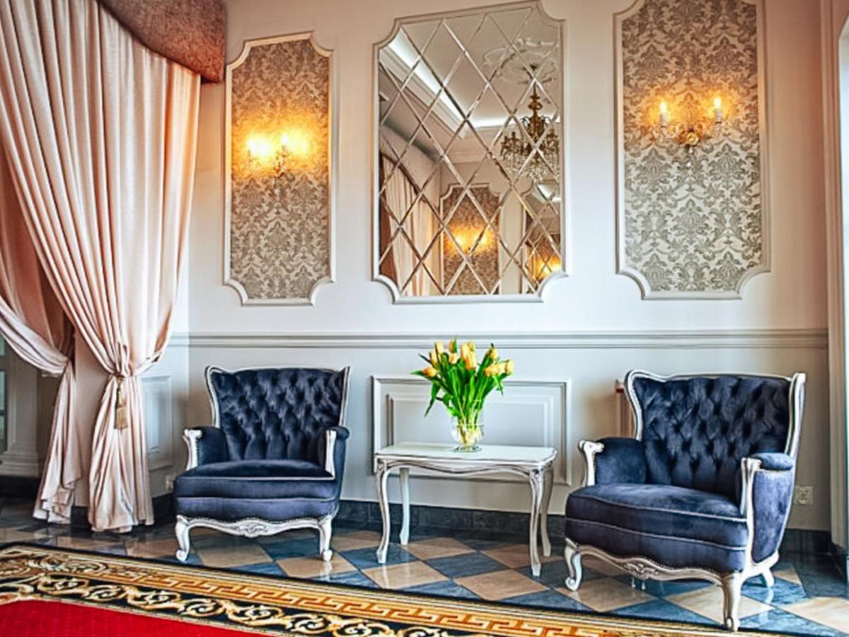 Dwor Czarneckiego Hotell Porosły Eksteriør bilde